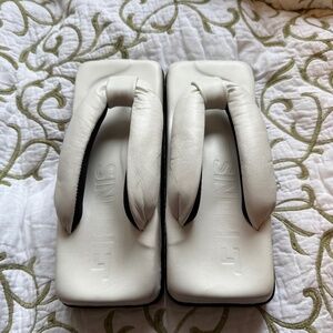Sinobi Official White Leather Flips 39EU/8.5US, Super unique, w Arch Support